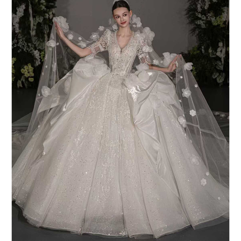 Embroidery Organza - Luxuriöses Brautkleid mit V-Ausschnitt, Schnürung am
