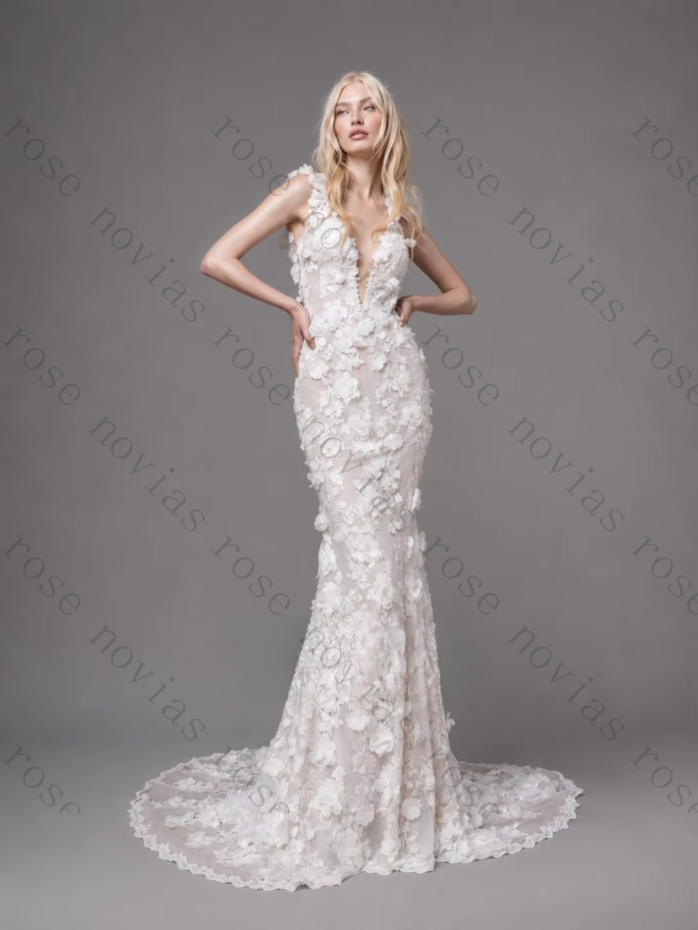 Embroidery Online Designs - Maßgeschneidertes 3D-Blumen-Spitzen-Rückenfreies Design Hochzeitskleid Tiefer V-Ausschnitt